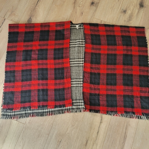 Reversible Red Checkered Pancho - Picture 4 of 6